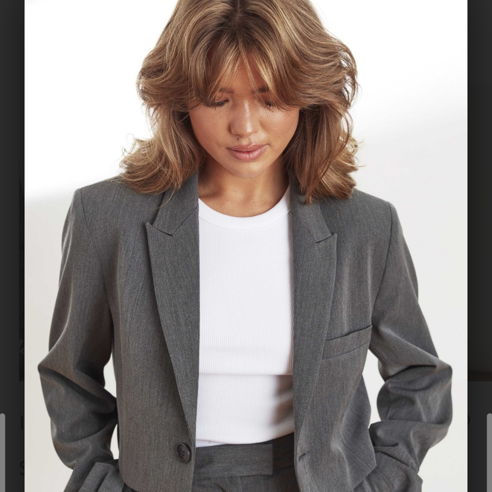 Djerf Avenue IT crop blazer gray